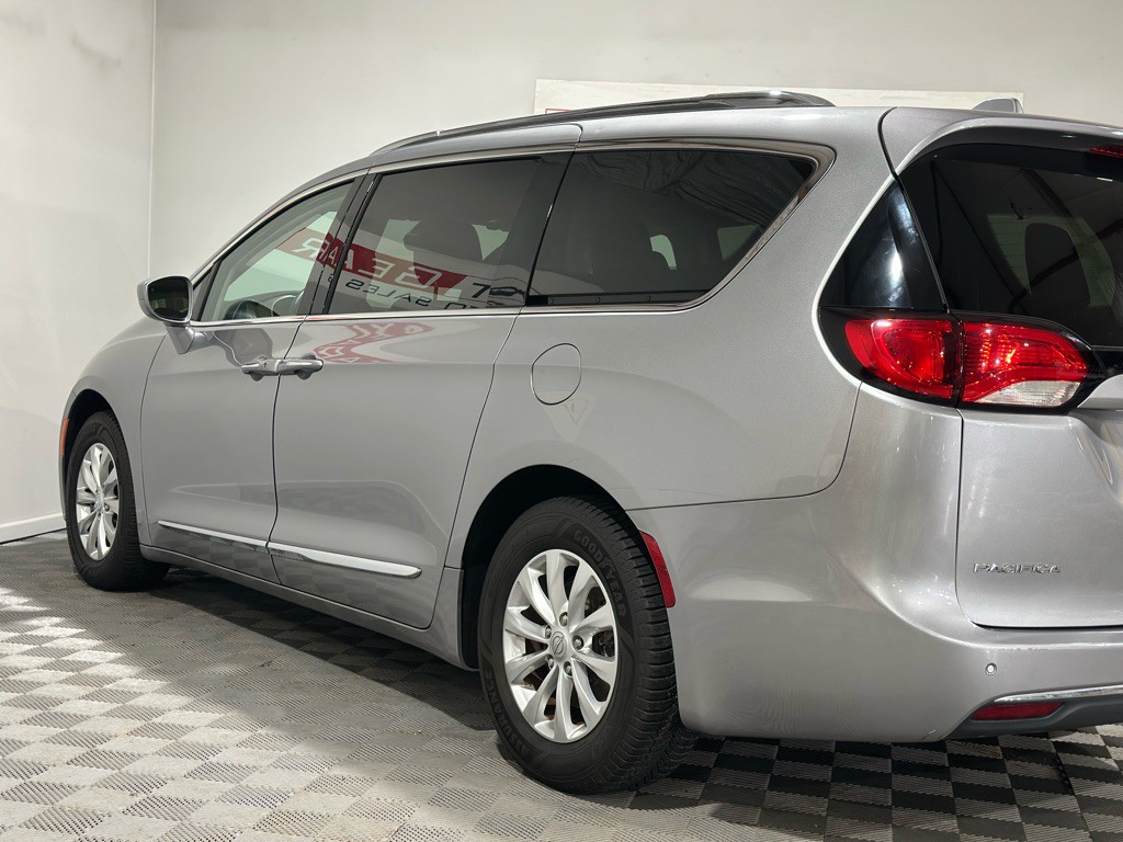 2018 Chrysler Pacifica Image 7