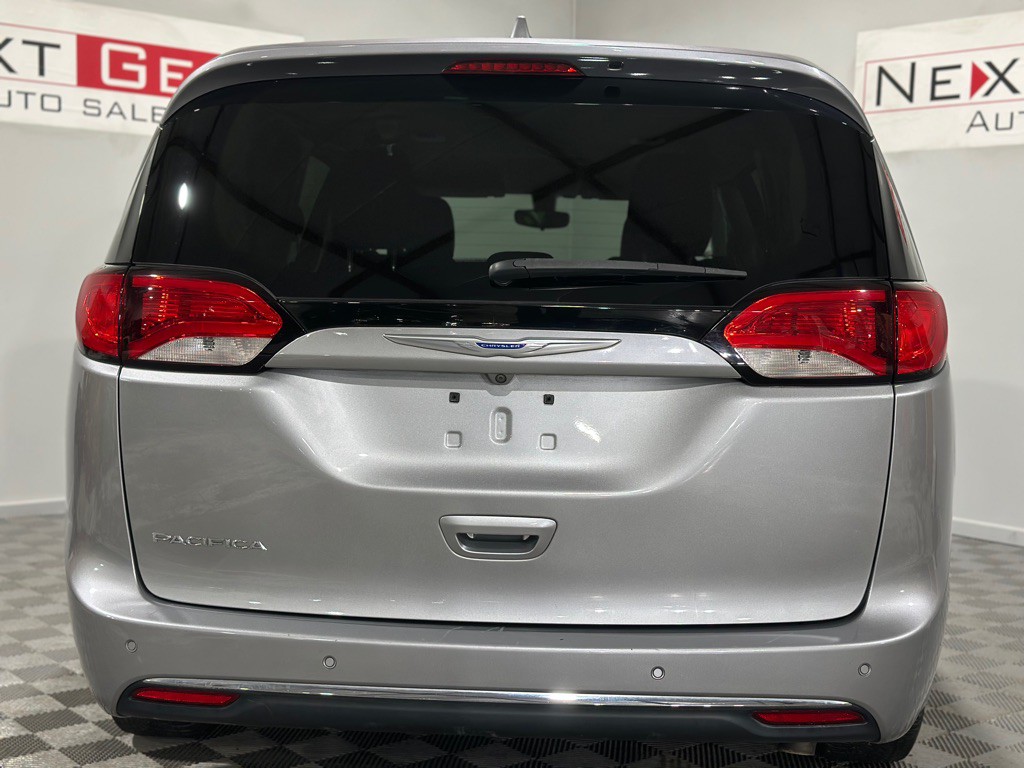 2018 Chrysler Pacifica Image 8