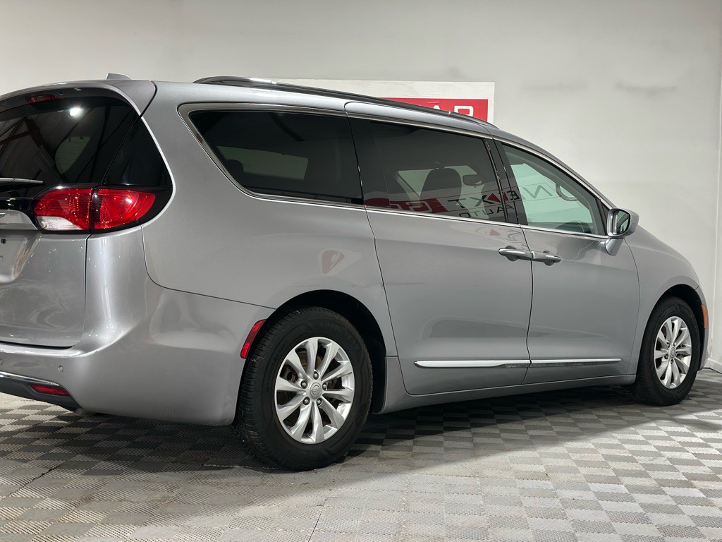 2018 Chrysler Pacifica Image 9