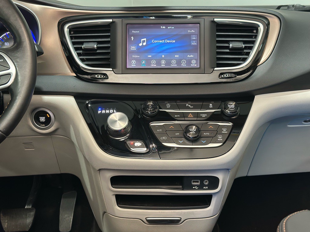 2018 Chrysler Pacifica Image 15