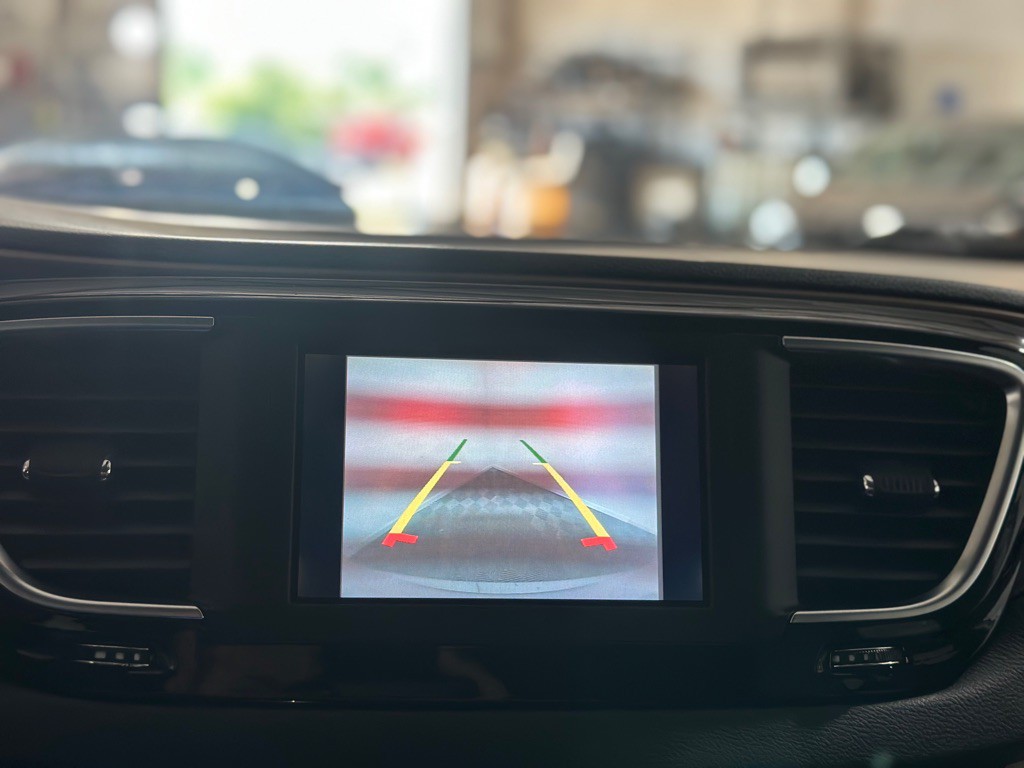 2018 Chrysler Pacifica Image 21