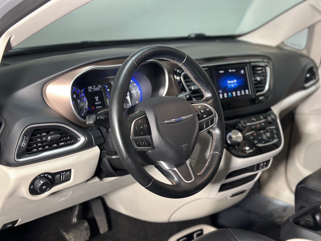 2018 Chrysler Pacifica Image 28