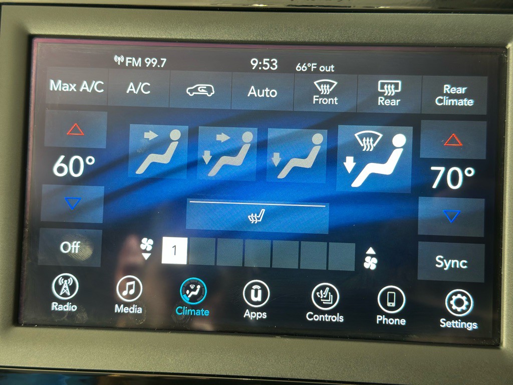 2018 Chrysler Pacifica Image 32