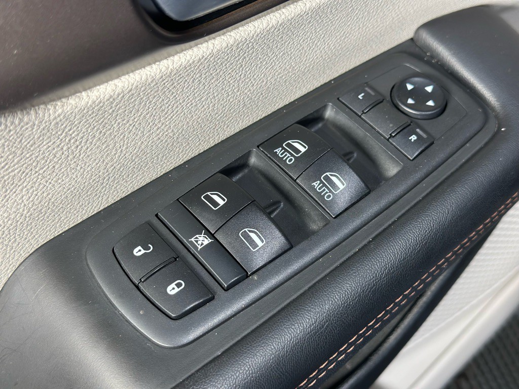 2018 Chrysler Pacifica Image 36