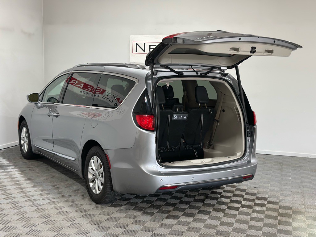 2018 Chrysler Pacifica Image 40