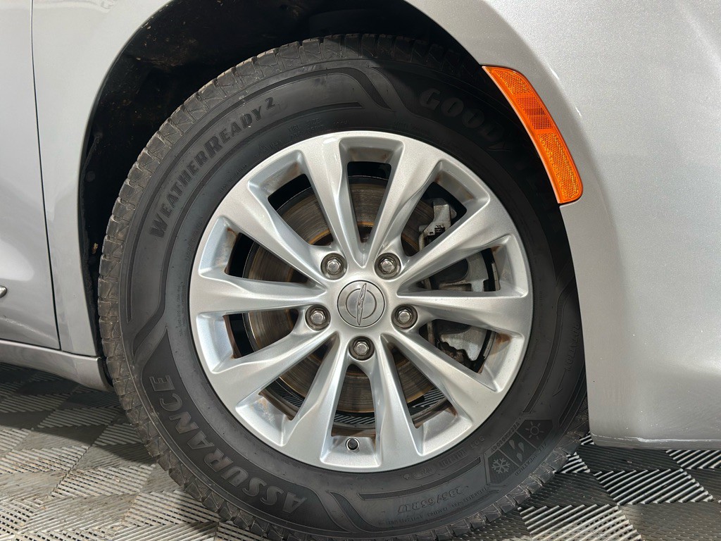 2018 Chrysler Pacifica Image 45