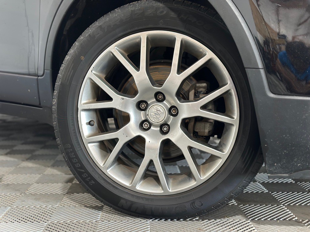 2017 Buick Enclave Image 38