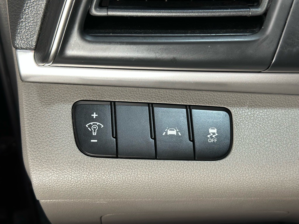 2020 Hyundai Elantra Image 28