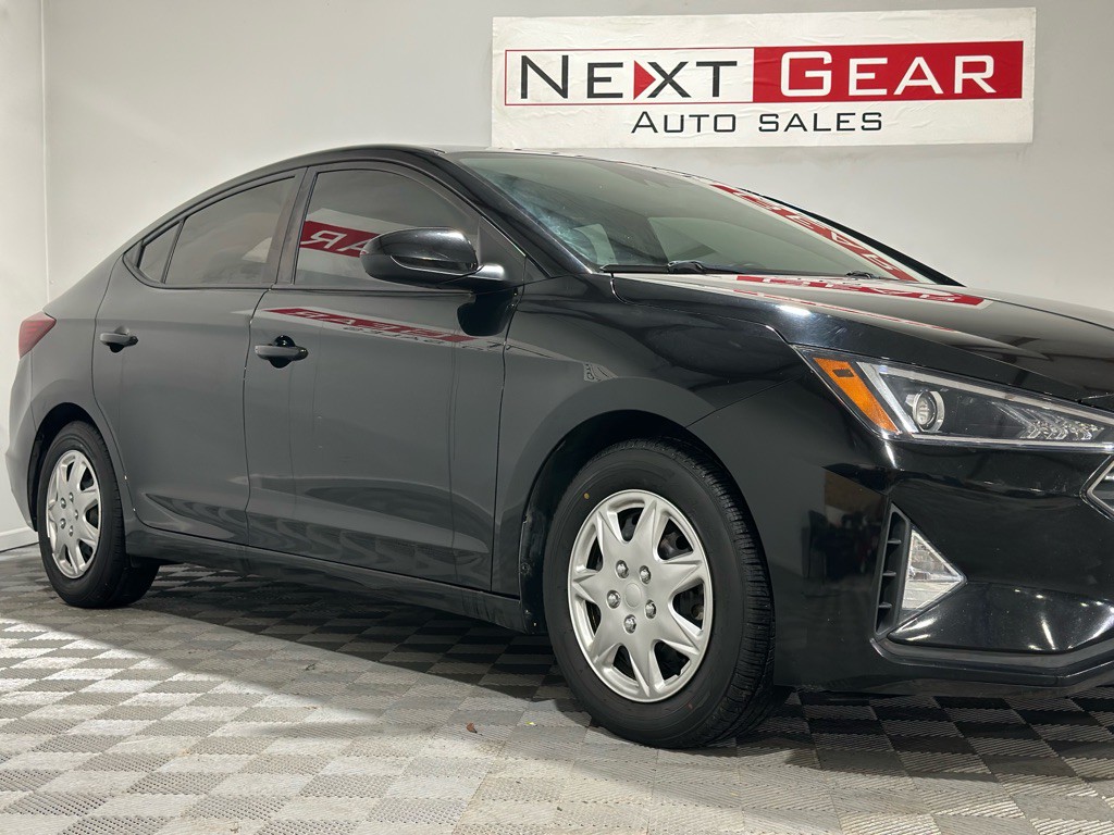 2020 Hyundai Elantra Image 2
