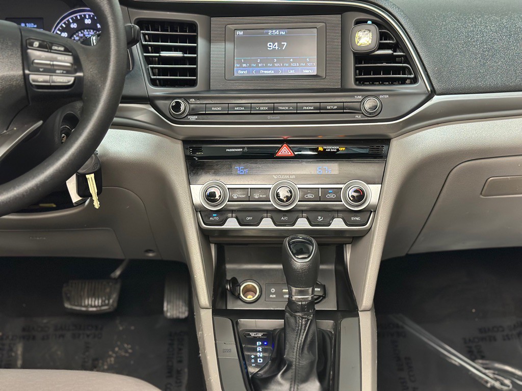 2020 Hyundai Elantra Image 15