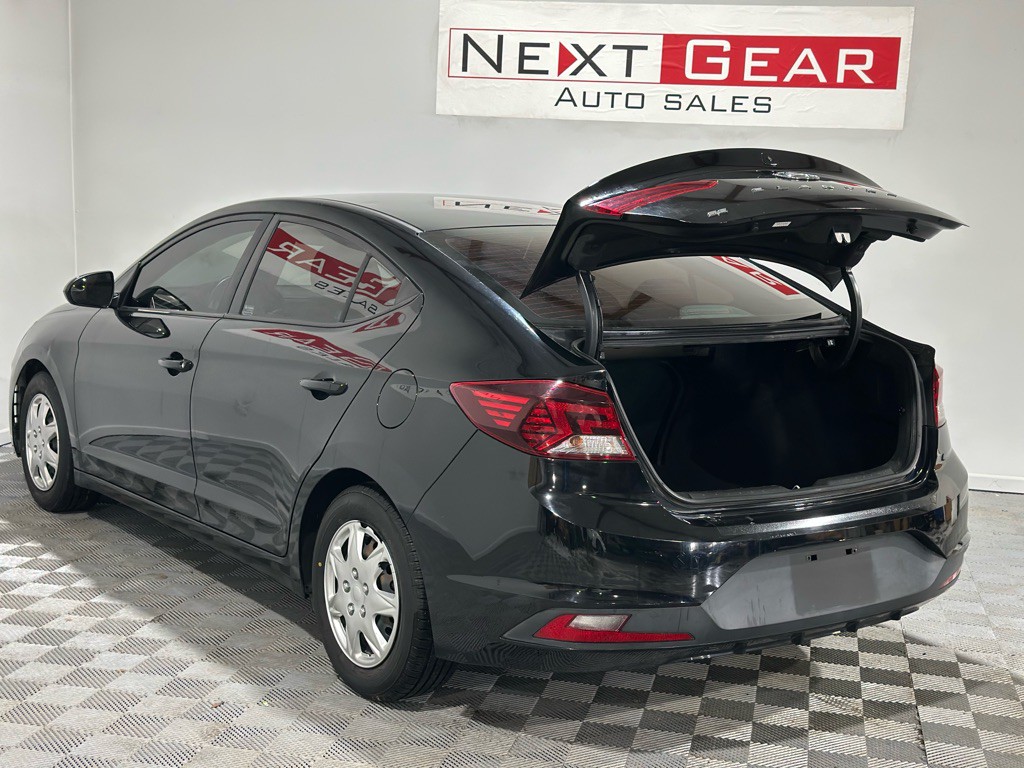 2020 Hyundai Elantra Image 32