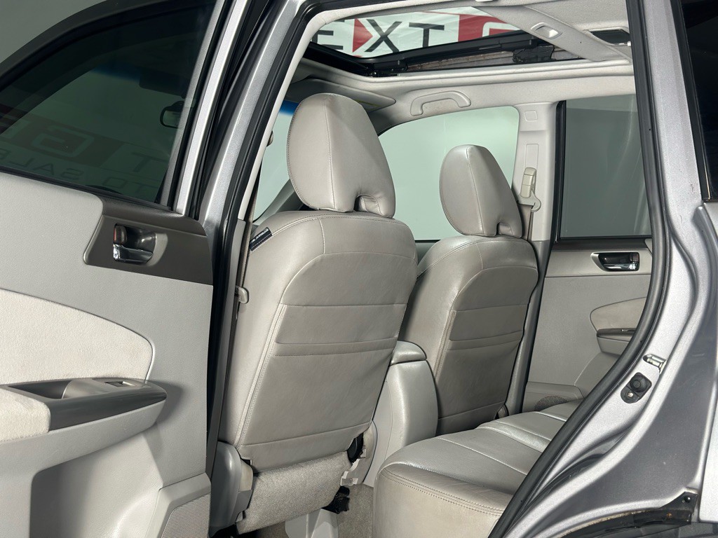 2010 Subaru Forester Image 11