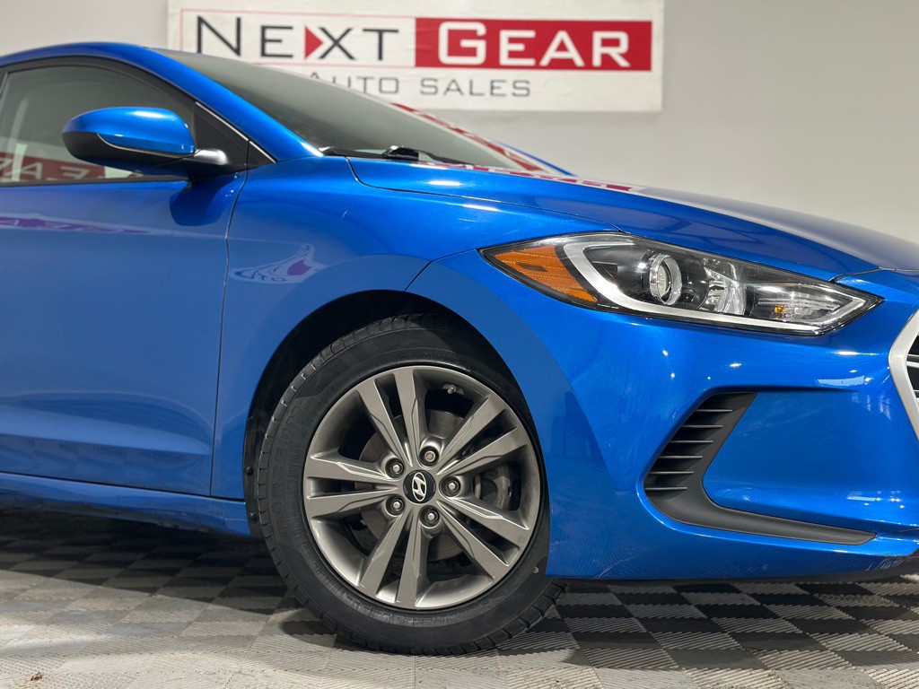 2017 Hyundai Elantra Image 5