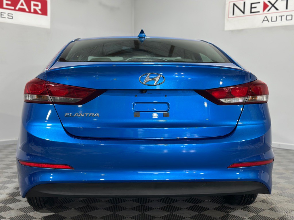 2017 Hyundai Elantra Image 8