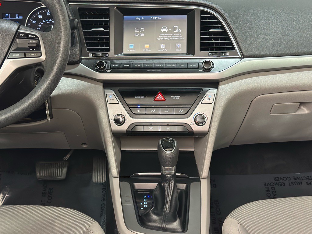 2017 Hyundai Elantra Image 15