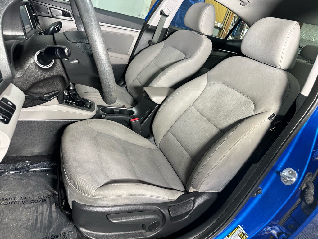 2017 Hyundai Elantra Image 24