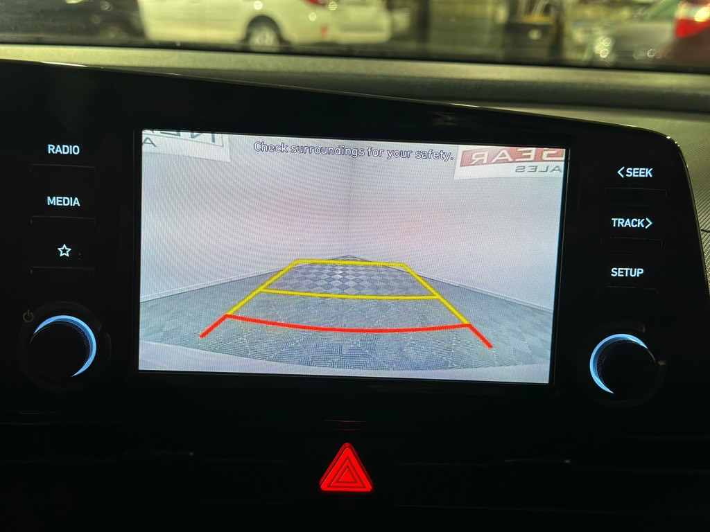 2021 Hyundai Elantra Image 24