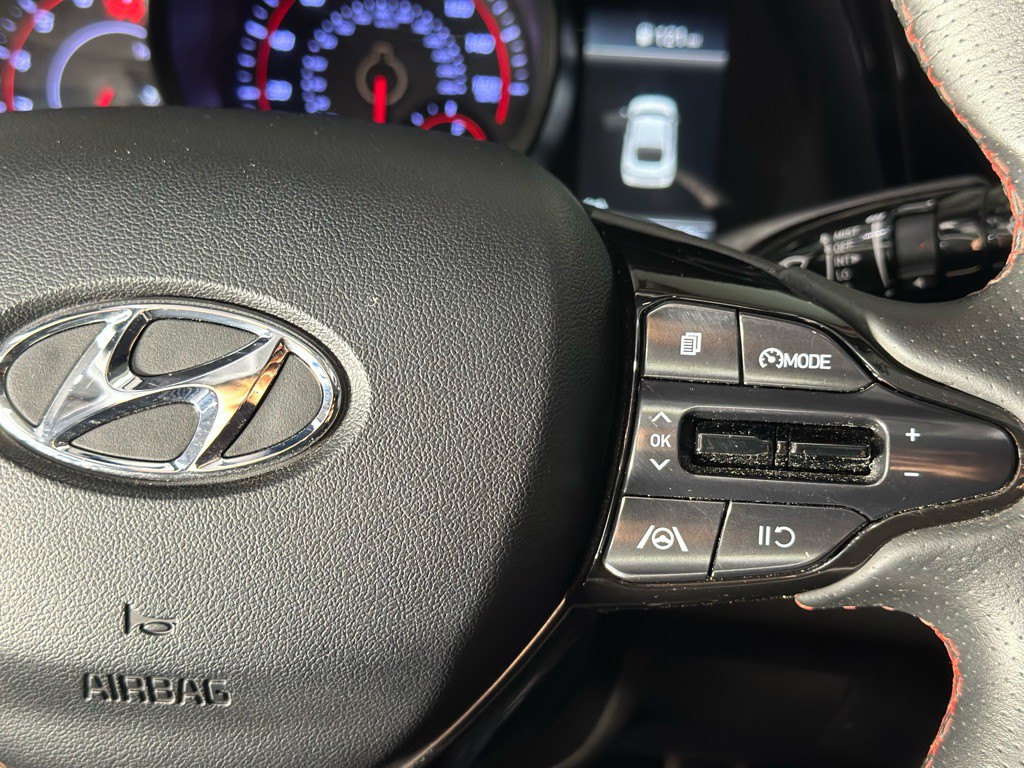 2021 Hyundai Elantra Image 32