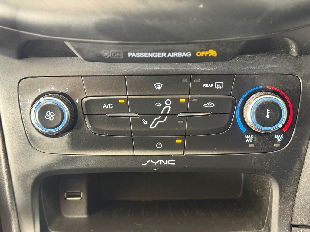 2015 Ford Focus Image 17