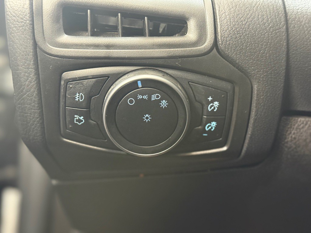 2015 Ford Focus Image 25
