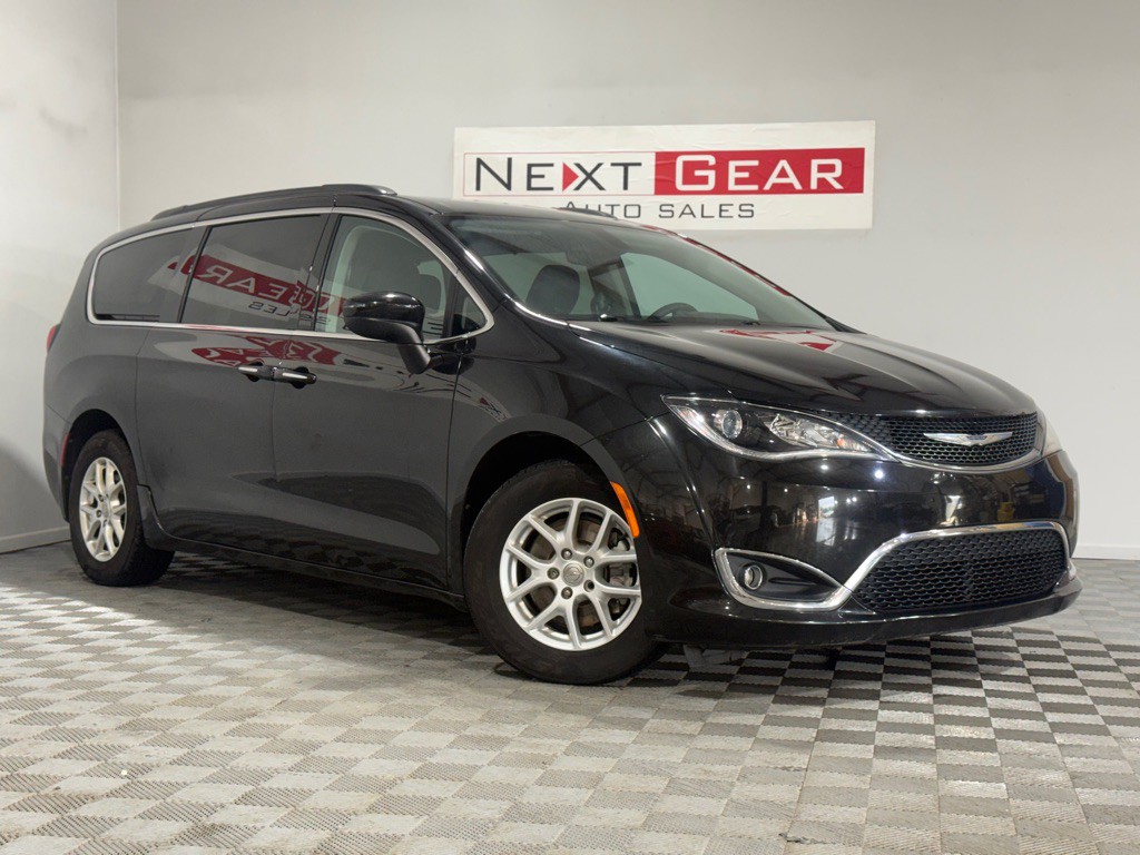 2017 Chrysler Pacifica Image 1