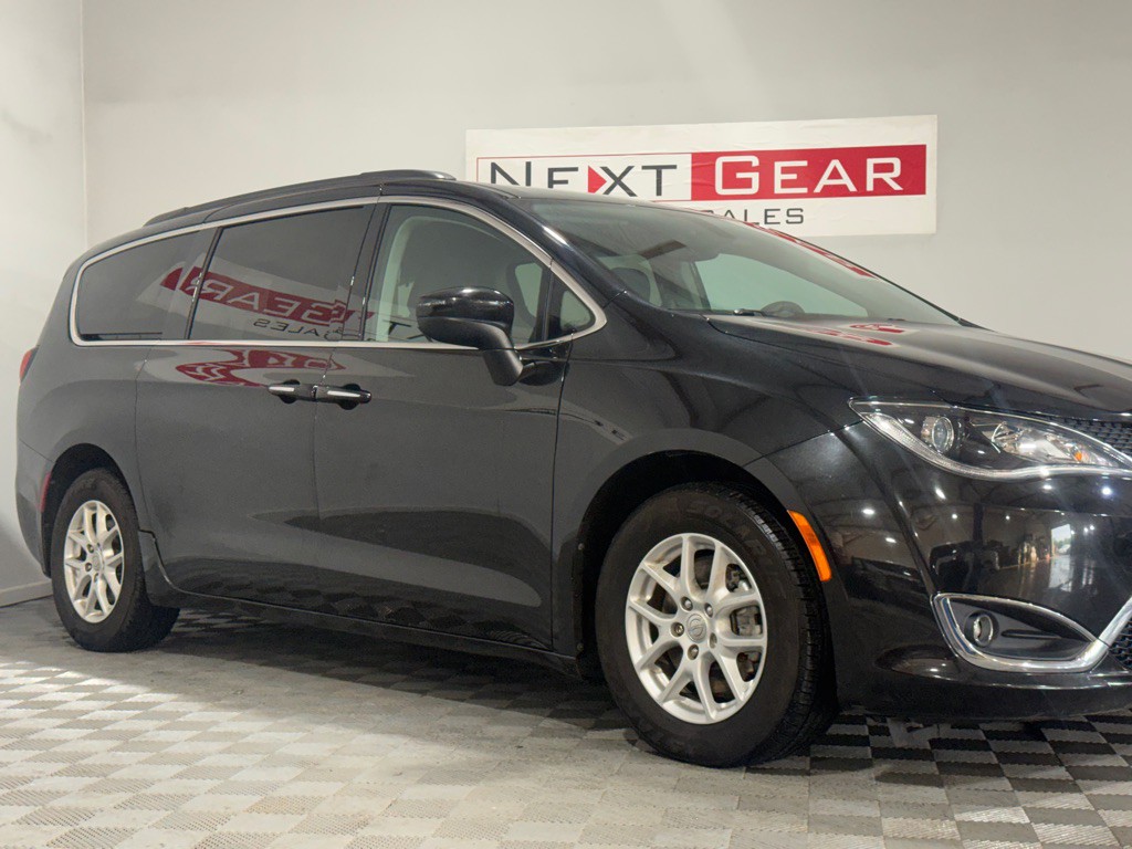2017 Chrysler Pacifica Image 2
