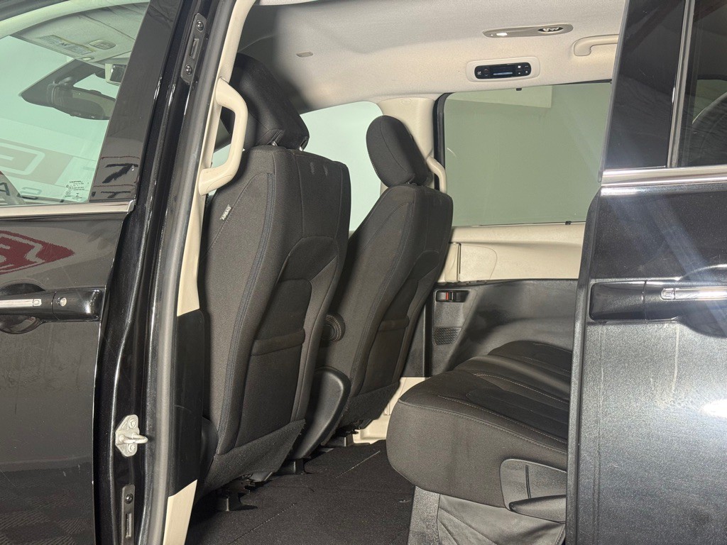 2017 Chrysler Pacifica Image 10