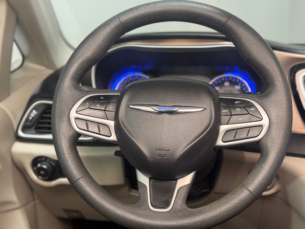 2017 Chrysler Pacifica Image 13