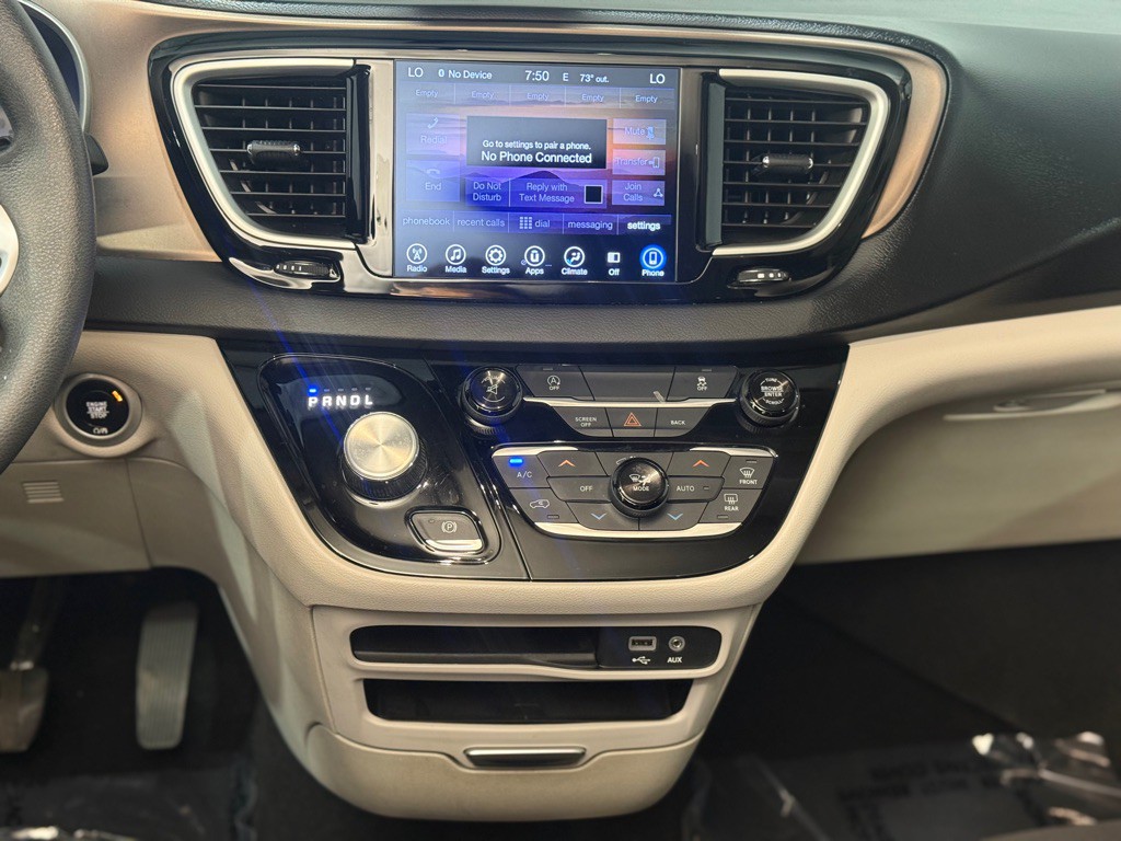 2017 Chrysler Pacifica Image 14