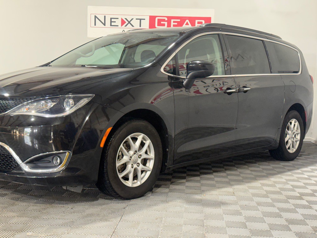 2017 Chrysler Pacifica Image 3