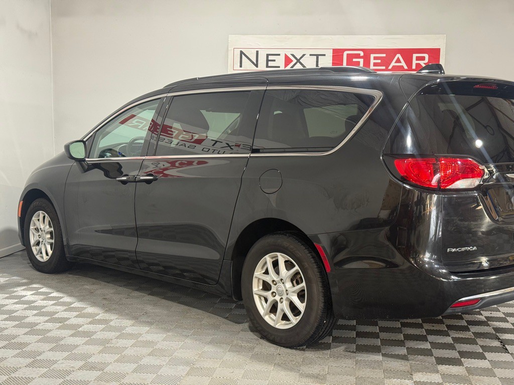 2017 Chrysler Pacifica Image 6