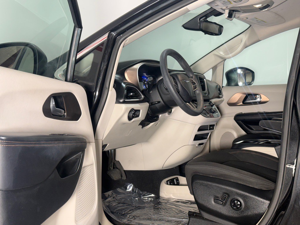 2017 Chrysler Pacifica Image 9