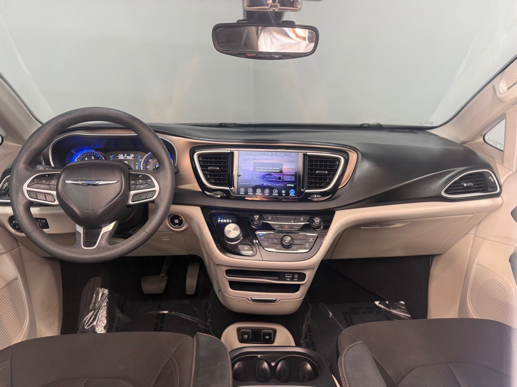 2017 Chrysler Pacifica Image 11