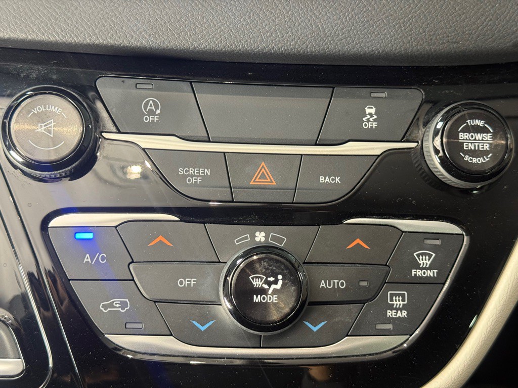 2017 Chrysler Pacifica Image 16
