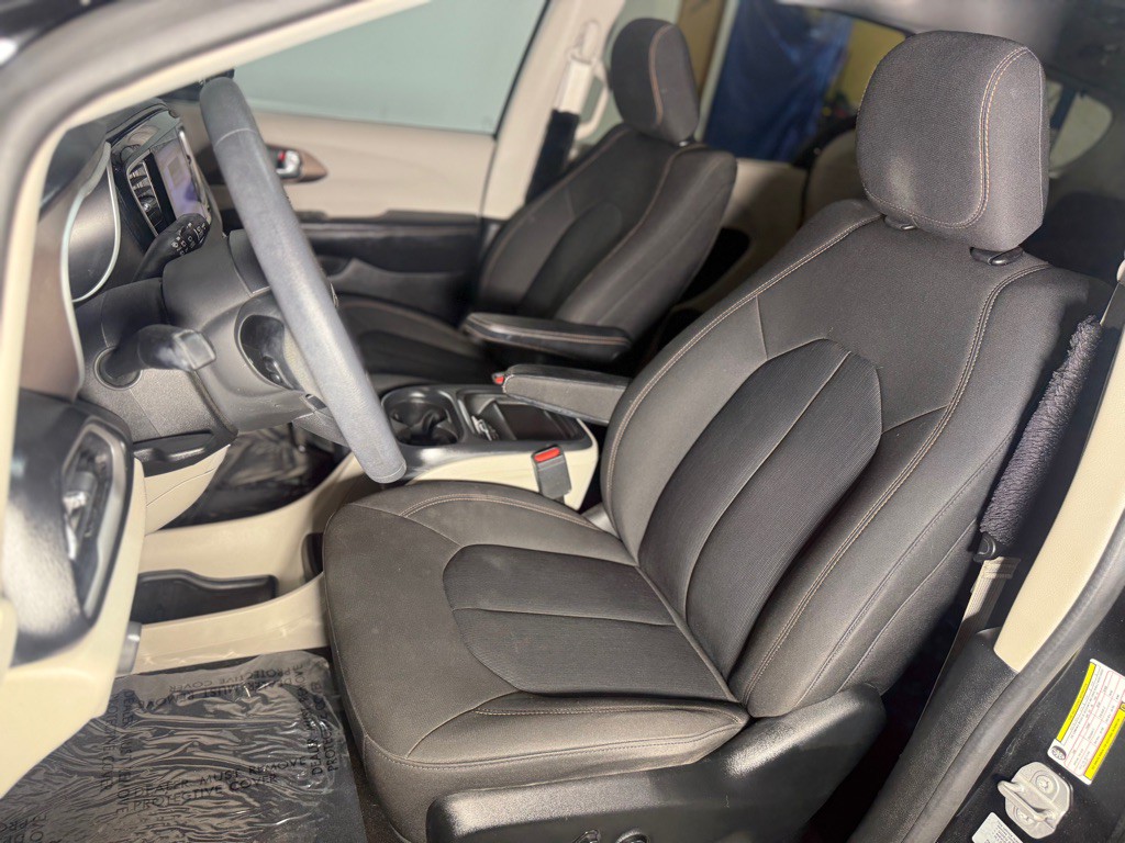 2017 Chrysler Pacifica Image 24