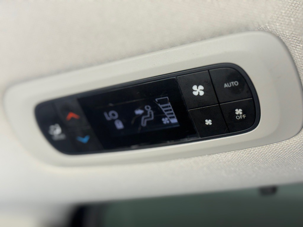 2017 Chrysler Pacifica Image 25