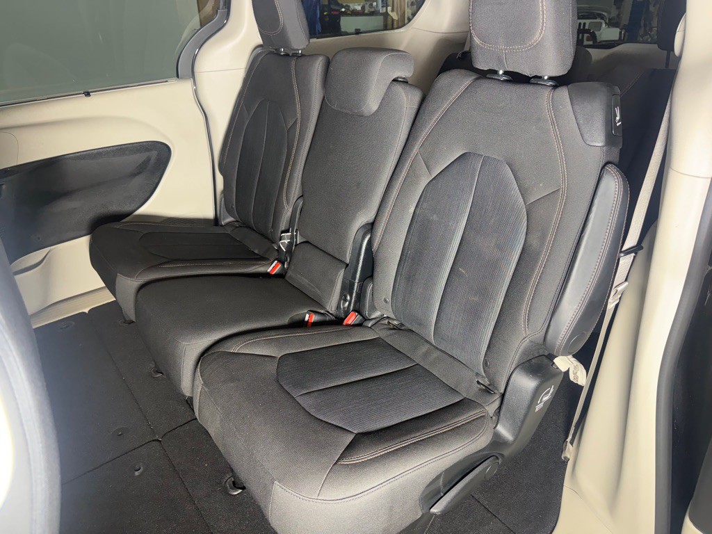2017 Chrysler Pacifica Image 26