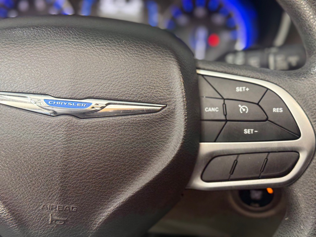 2017 Chrysler Pacifica Image 30