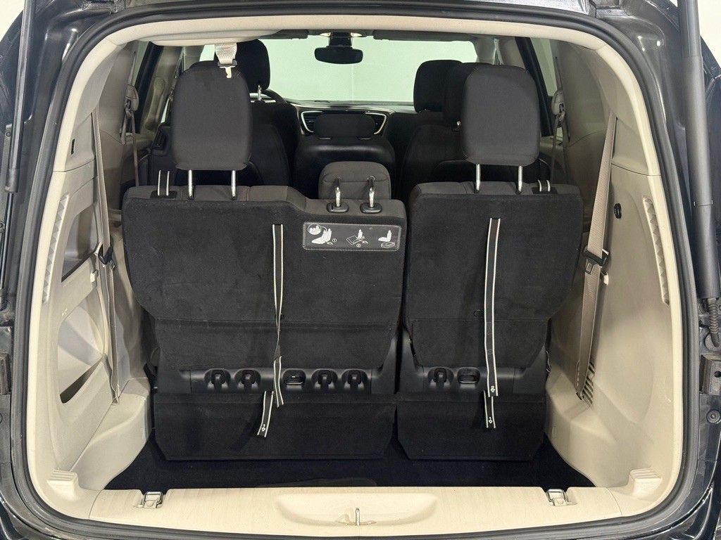 2017 Chrysler Pacifica Image 33