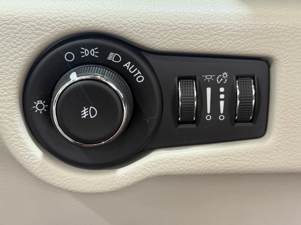 2017 Chrysler Pacifica Image 34