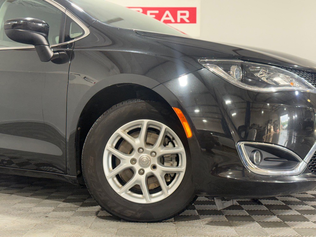 2017 Chrysler Pacifica Image 41