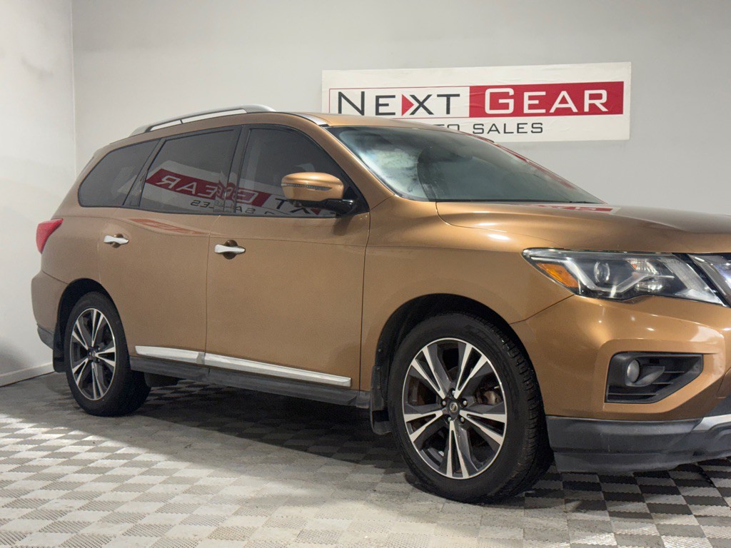 2017 Nissan Pathfinder Image 2
