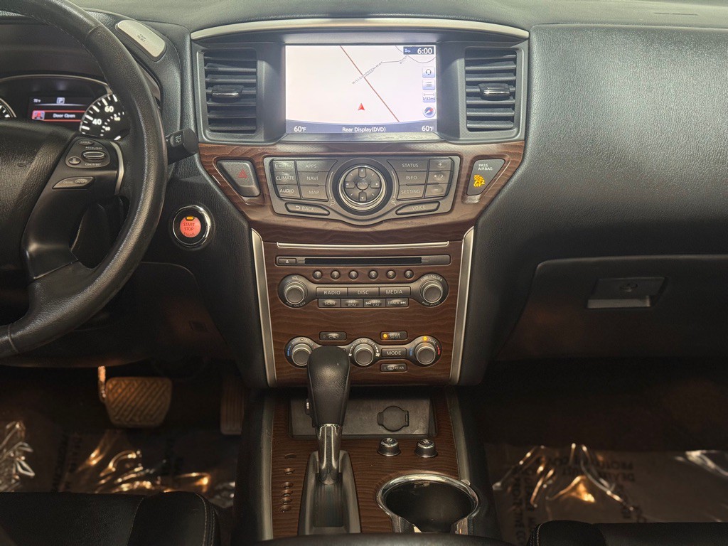 2017 Nissan Pathfinder Image 16