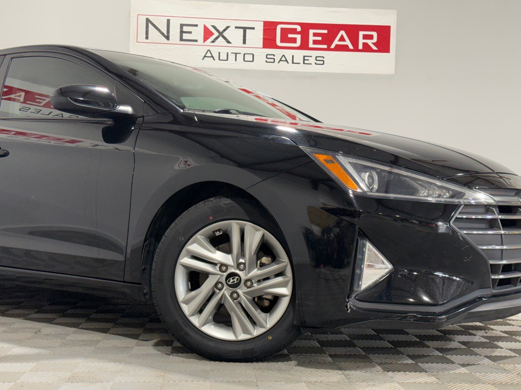 2020 Hyundai Elantra Image 3