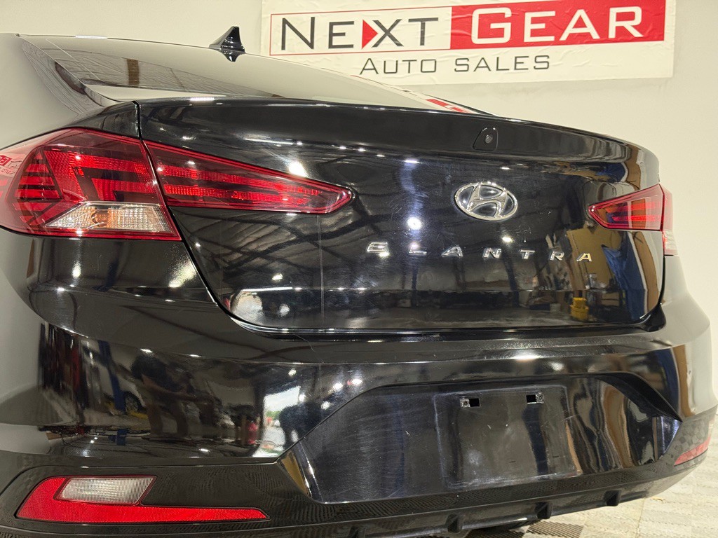 2020 Hyundai Elantra Image 8