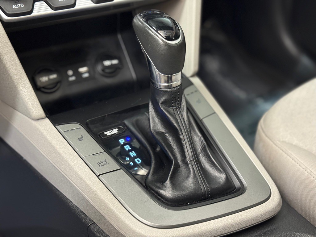 2020 Hyundai Elantra Image 19