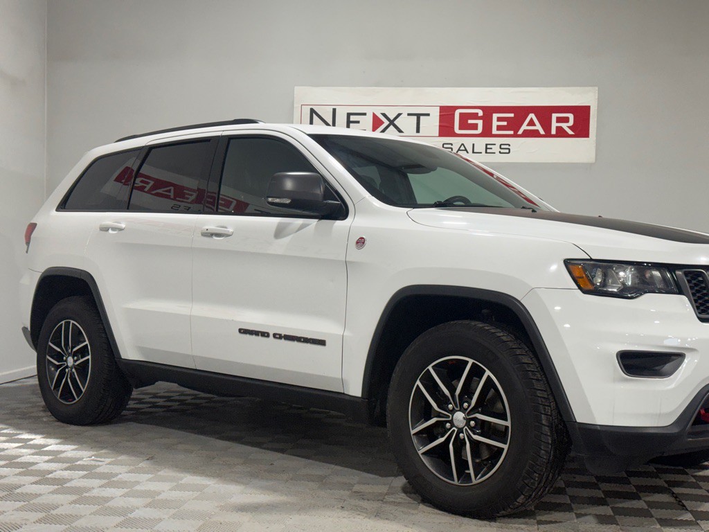 2017 Jeep Grand Cherokee Image 2