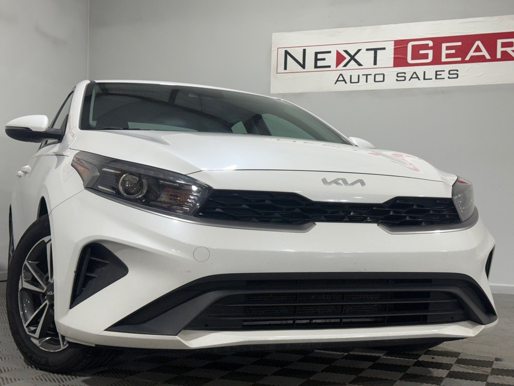 2023 Kia Forte Image 3