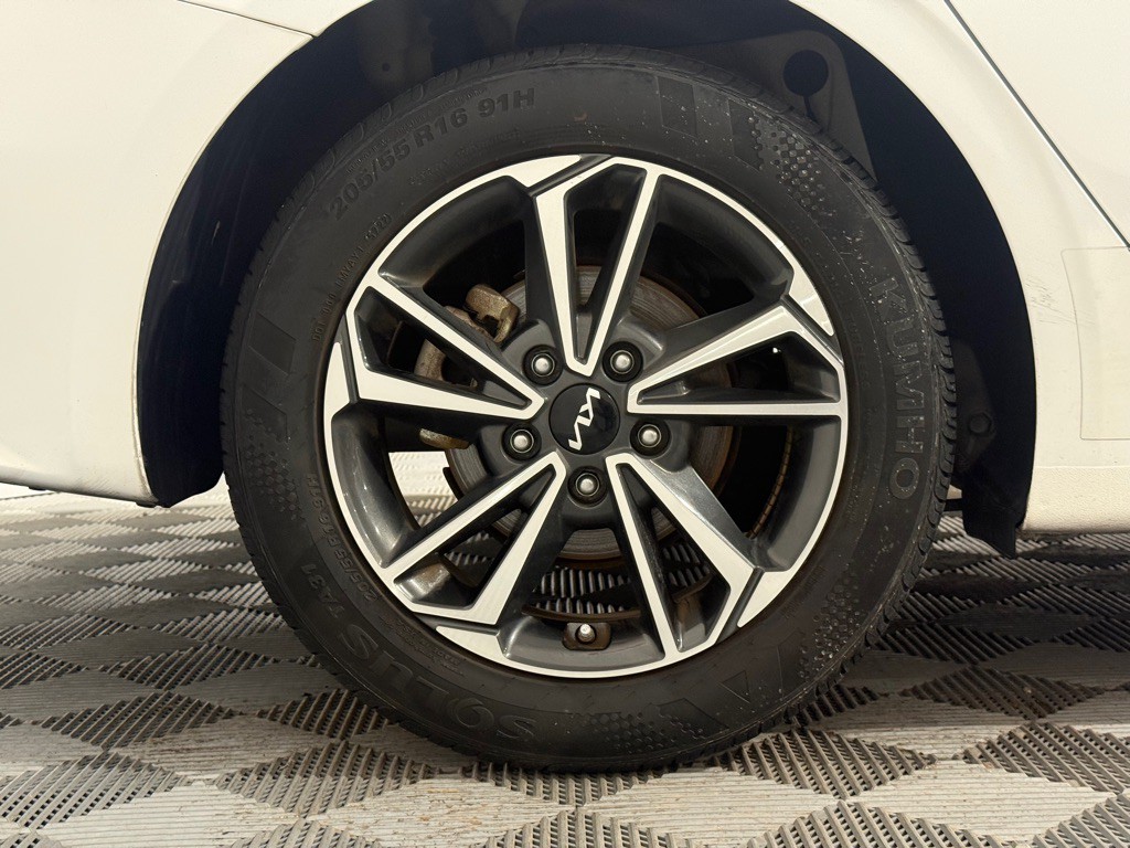 2023 Kia Forte Image 41