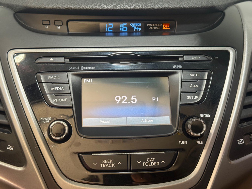 2015 Hyundai Elantra Image 16